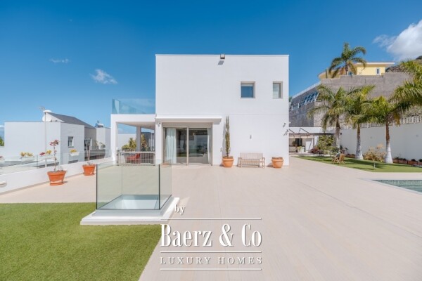 photo 5 VERY SPACIOUS 5 BEDROOM VILLA IN ROQUE DEL CONDE
