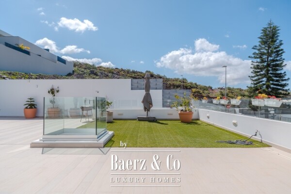 photo 7 VERY SPACIOUS 5 BEDROOM VILLA IN ROQUE DEL CONDE