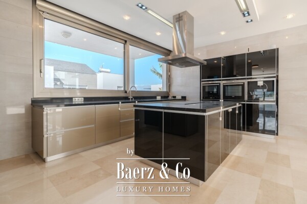 photo 20 VERY SPACIOUS 5 BEDROOM VILLA IN ROQUE DEL CONDE
