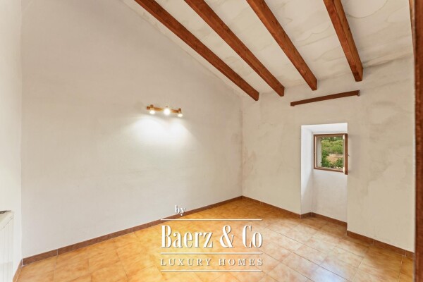 photo 9 Traditional village house with a spacious patio and renovation potential in S’Arracó