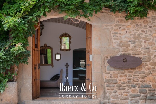 photo 10 Historic Palace with Hotel Licence in Monells